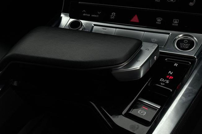 AUDI Q8 e-tron Photo 26