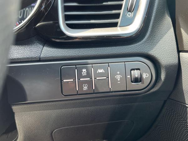 Kia Ceed Photo autoimg-6e2a574fe24140f01511ce8e34496ba038bf3163.jpg