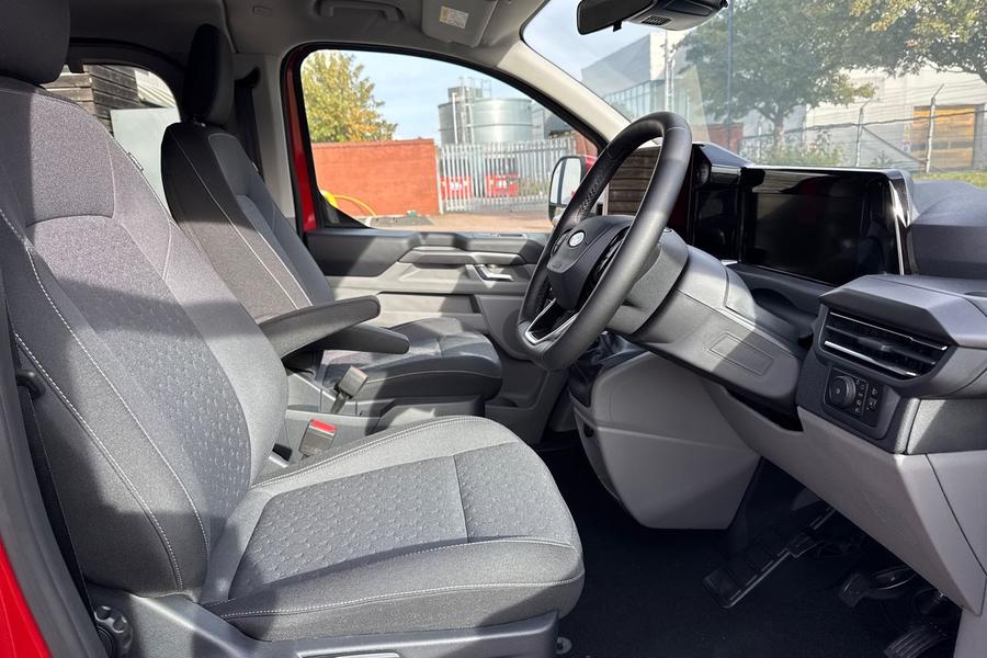 Ford Tourneo Custom Photo autoimg-6e2a6596d79fe5a3bcc621c66ea89f6e3b3efc24.jpg