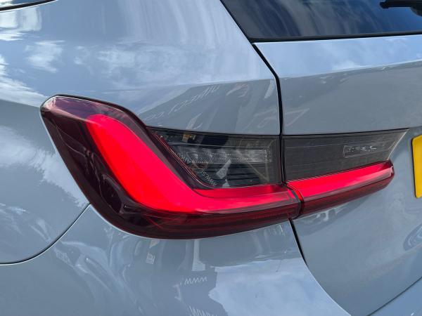 BMW 3 Series Photo autoimg-6e2fa429f5c8e2a31f6143391ea5c375e0c7f987.jpg