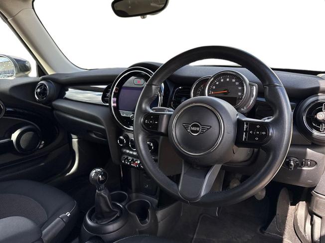 MINI Hatch Photo 6