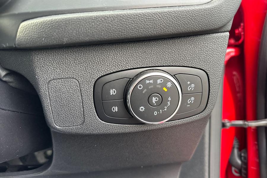 Ford FOCUS Photo autoimg-6e3bb7359f6e1ba0a74bcf9abbe325692a97ecf1.jpg