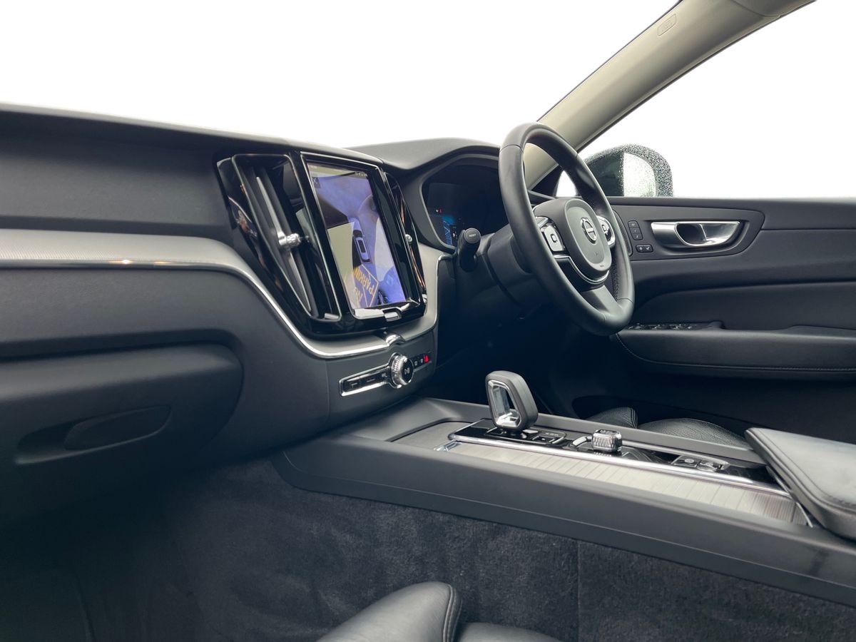 Volvo XC60 Photo 2