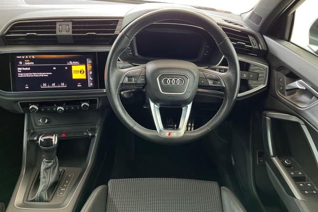 Audi Q3 Photo 11