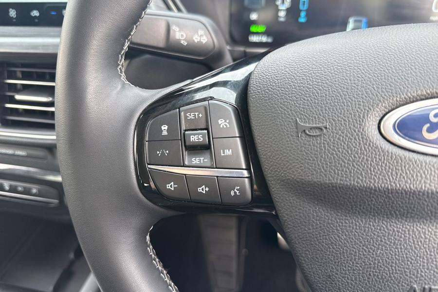 Ford KUGA Photo autoimg-6e49aada0a131657dbe217e8e8b5da5adbed119c.jpg