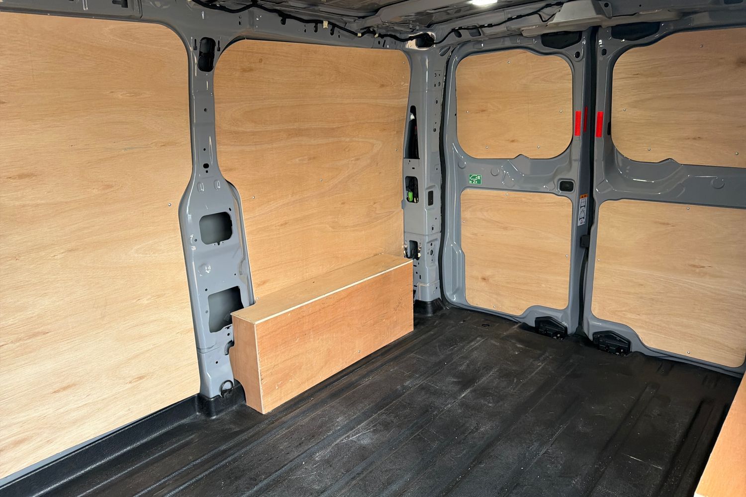 Ford E-TRANSIT CUSTOM Photo 3