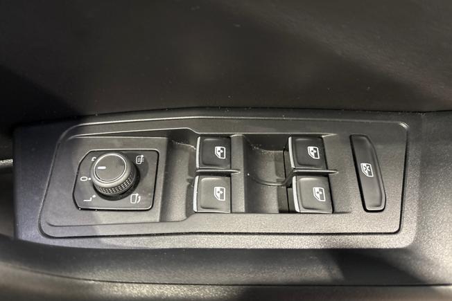 VOLKSWAGEN T-Roc Photo 22