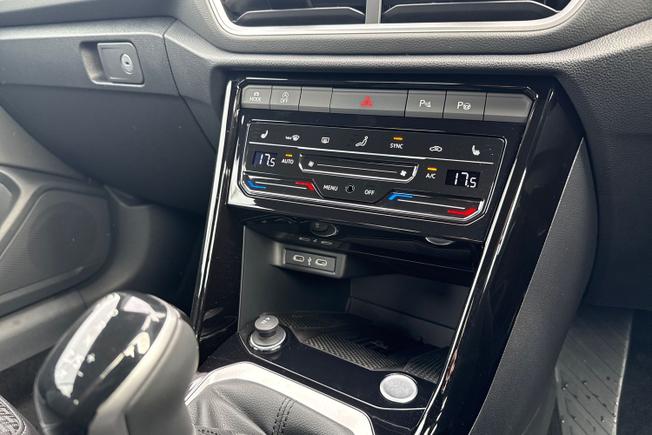 VOLKSWAGEN T-Roc Photo 25