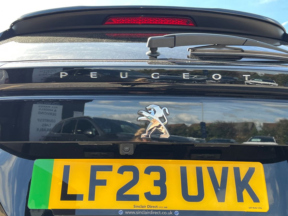 Peugeot E-2008 Photo 21