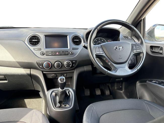 HYUNDAI i10 Photo 11