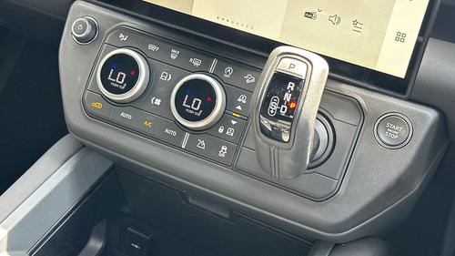 Land Rover Defender Photo autoimg-6e6061c96e80313b93dbd3d7c0d4d301c7a82292.jpg