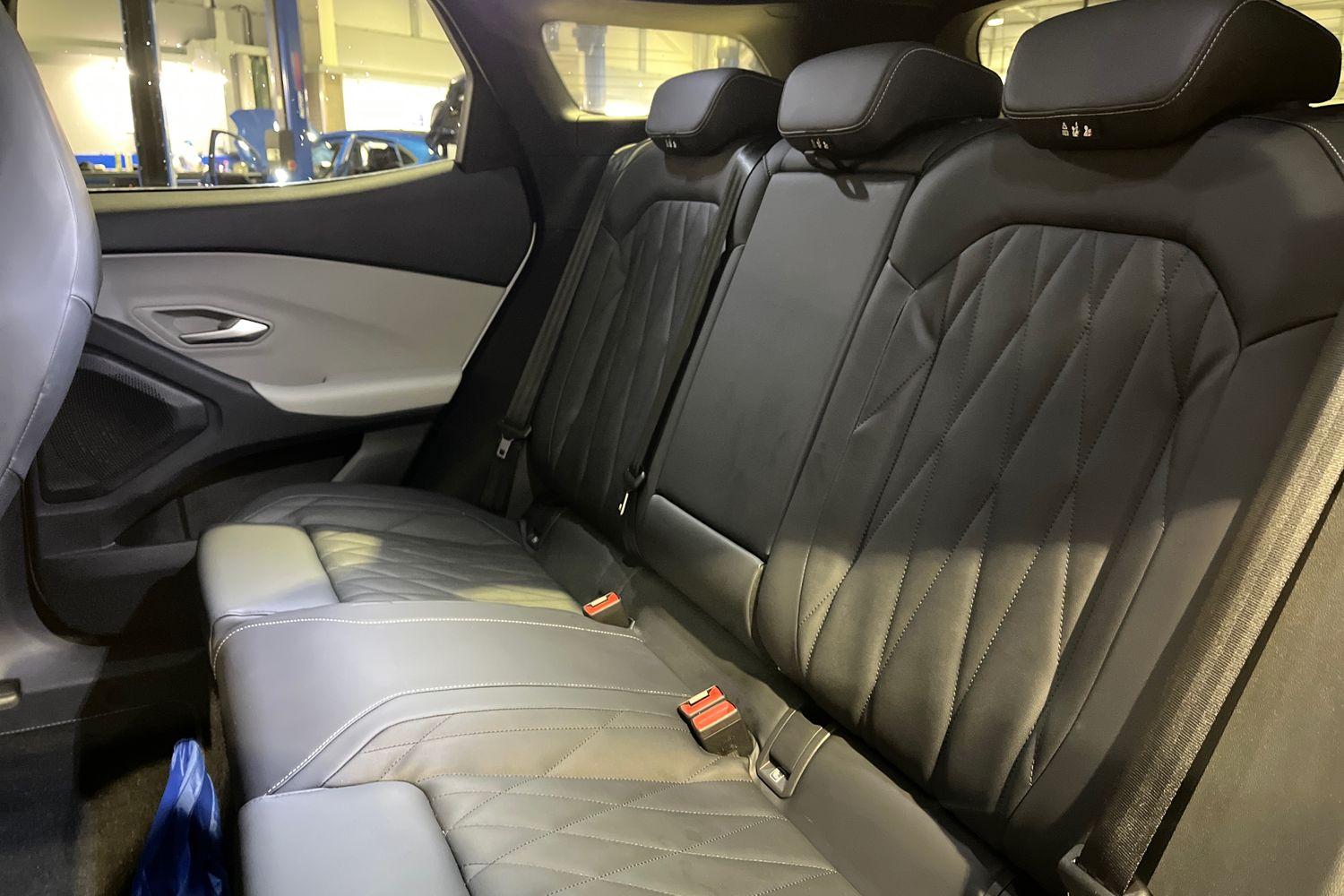 Ford EXPLORER Photo 19