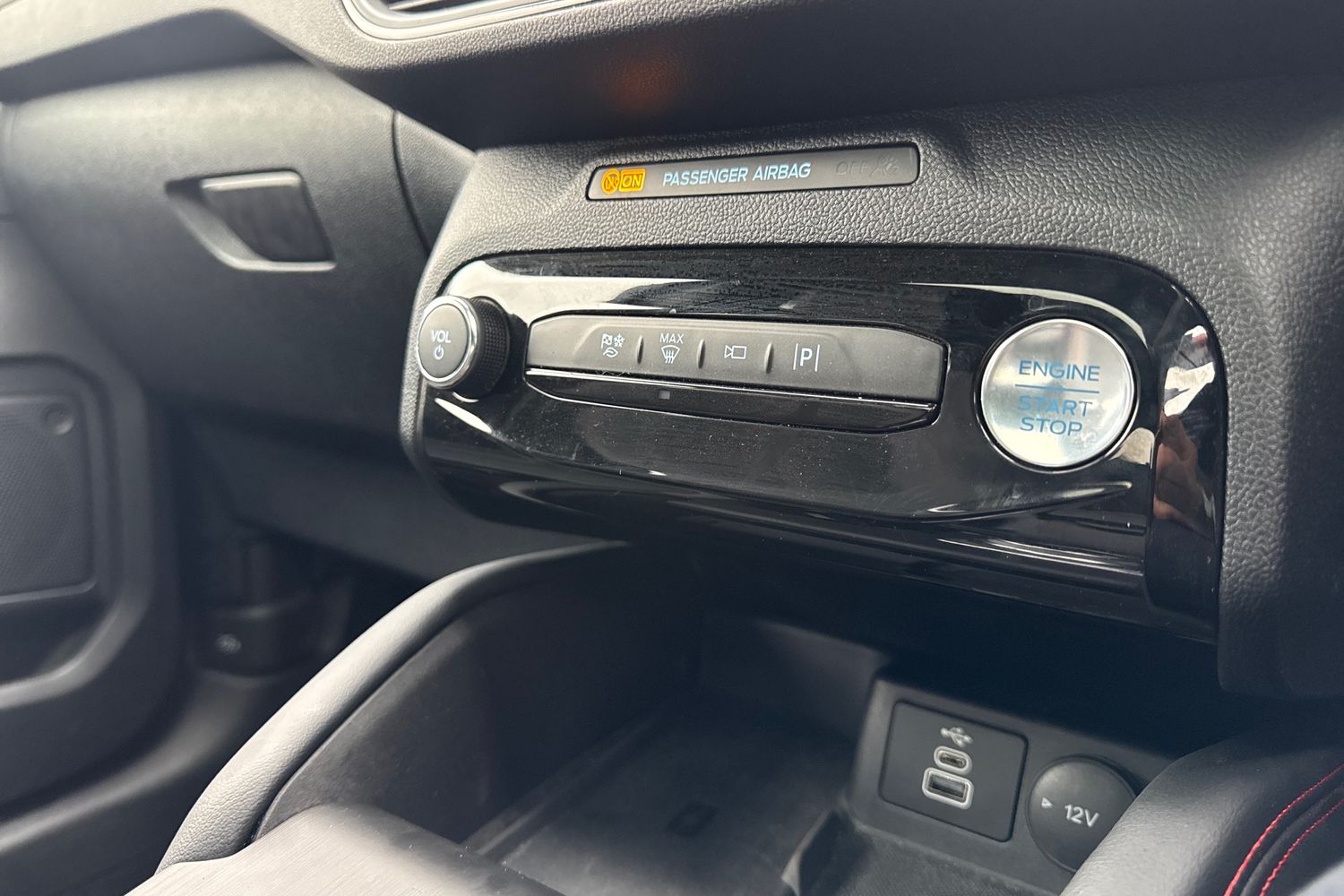 Ford KUGA Photo 35