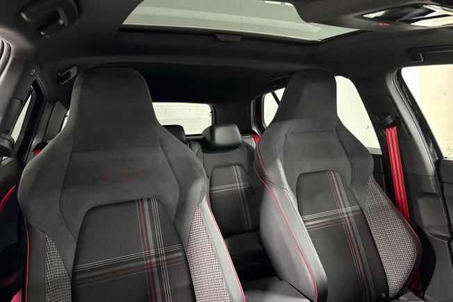 VOLKSWAGEN Golf Photo 26