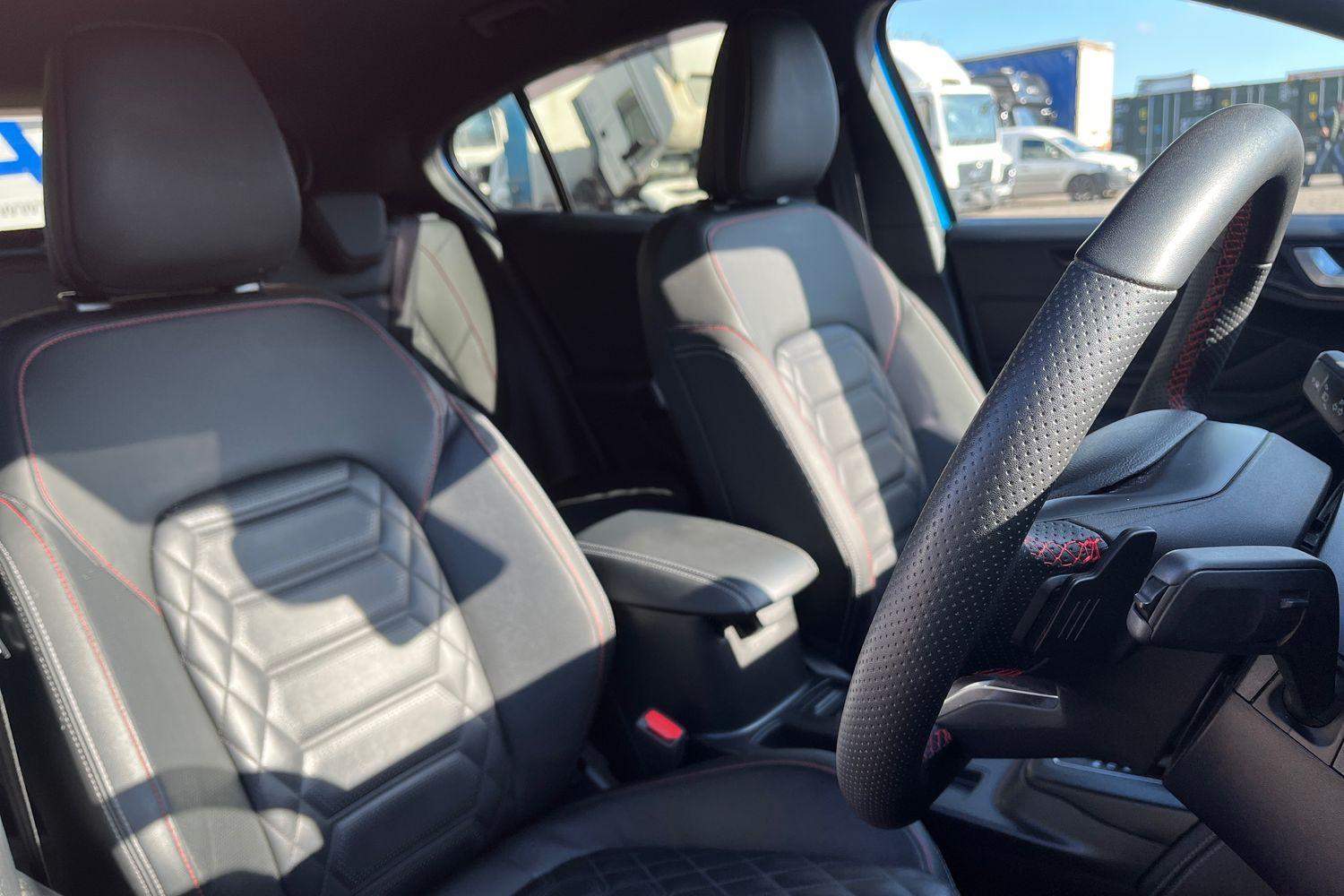 Ford FOCUS Photo 16