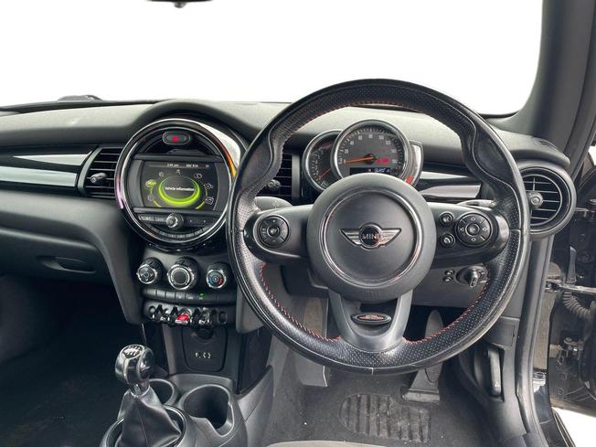 MINI Hatchback Photo 10
