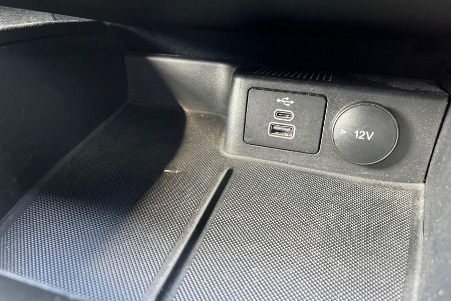 Ford KUGA Photo autoimg-6e6967f6021d8251921bb0980531f387a6276c2a.jpg