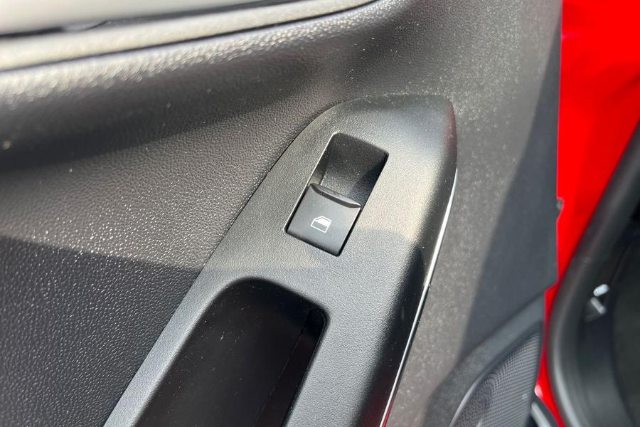 Ford FIESTA Photo autoimg-6e721d1400efb5d5665c592f6ecf3e582f6770b2.jpg