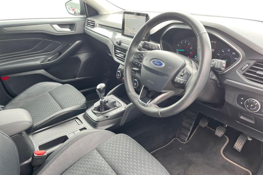 Ford FOCUS Photo autoimg-6e72ac2aa81648699c86ad1645e73e2afe358808.jpg