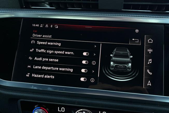 AUDI Q3 Photo 32
