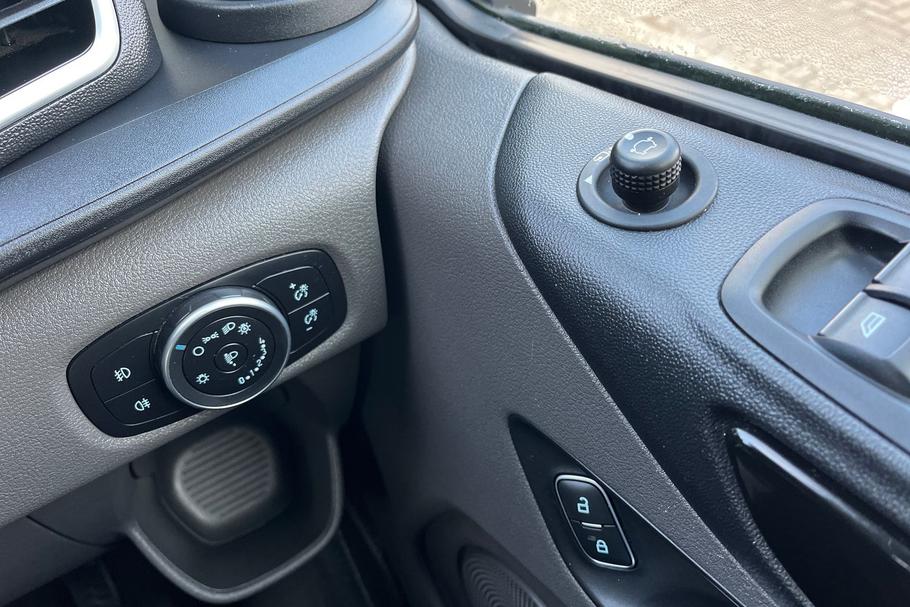 Used Ford TRANSIT CUSTOM YM70PUO 16