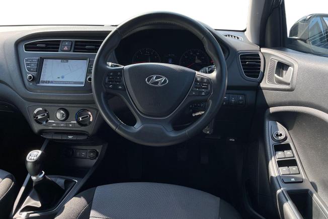 HYUNDAI i20 Photo 11