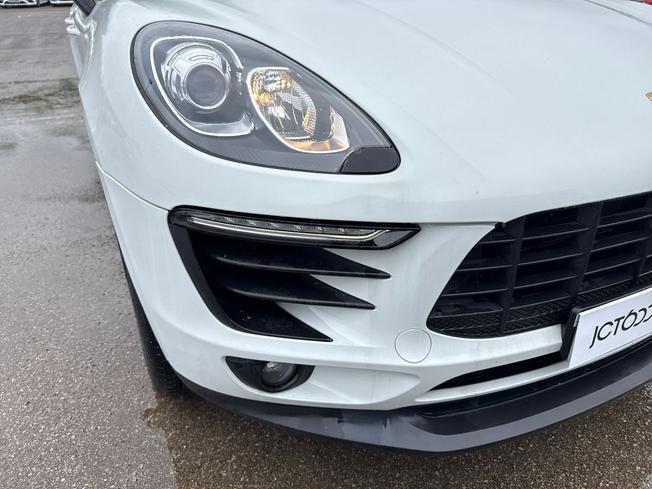PORSCHE Macan Photo 30