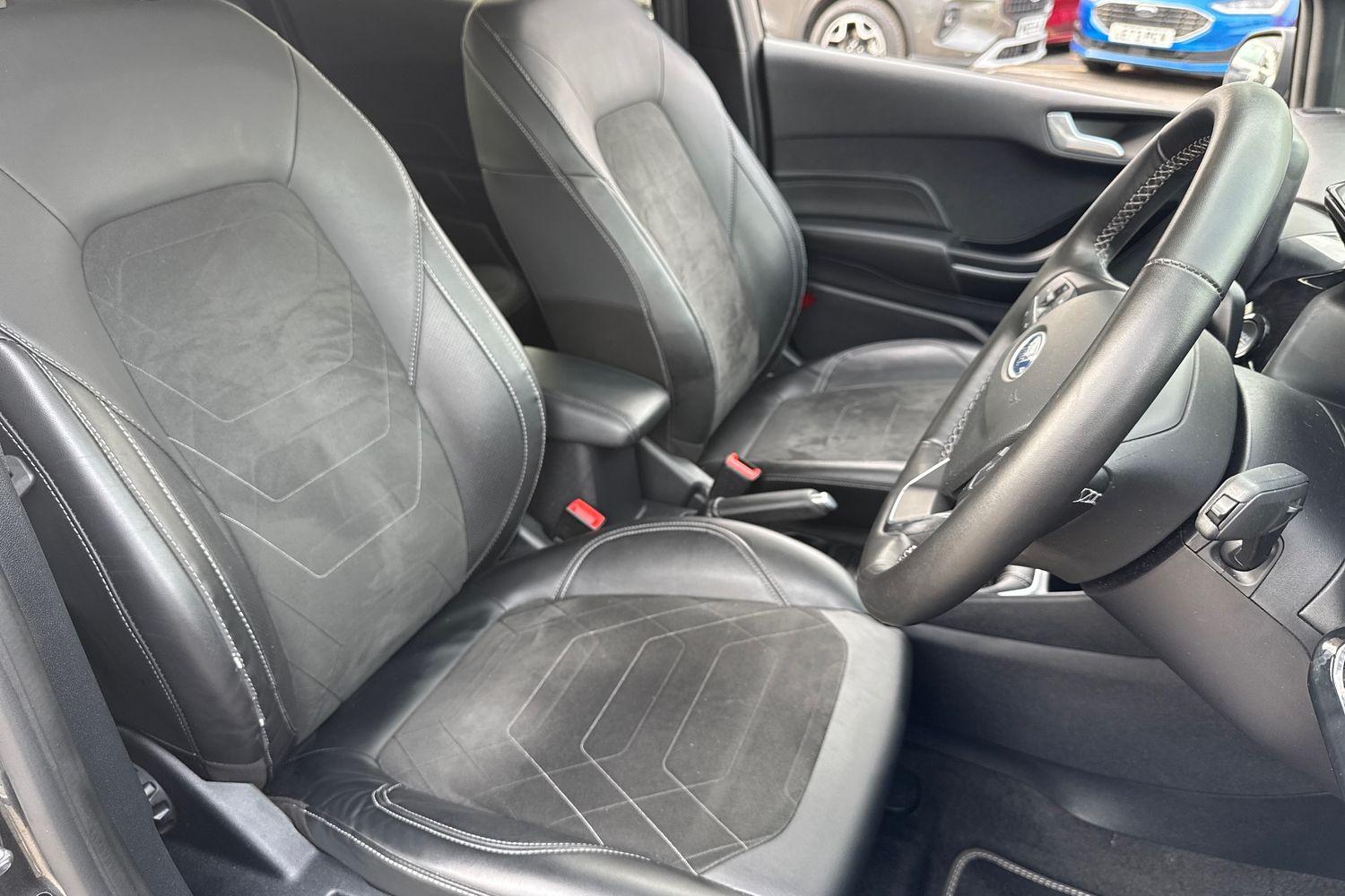 Ford FIESTA Photo 16
