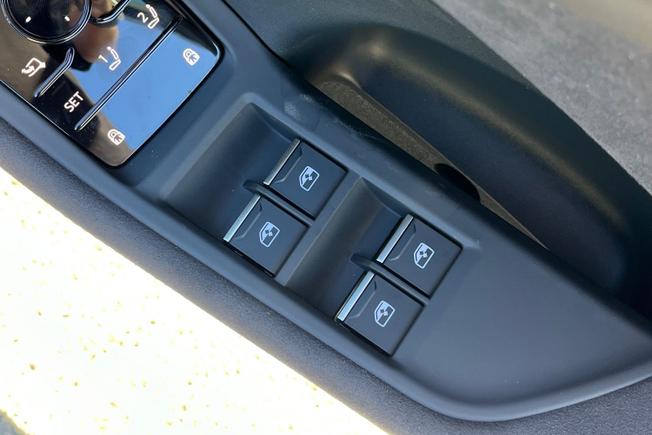 Audi A6 Saloon Photo 25