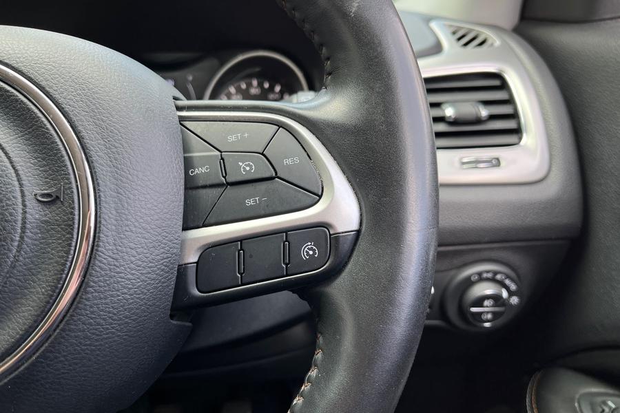 Jeep Compass Photo autoimg-6e85cb26dcafd13bd050494bdcce21a5f8bef72a.jpg