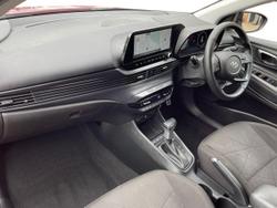 HYUNDAI Bayon Photo 2