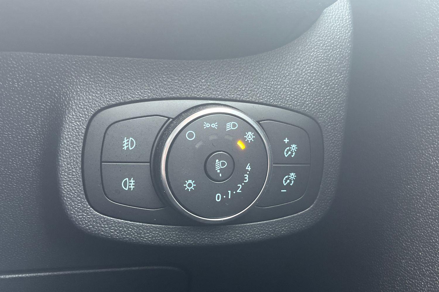 Ford FIESTA Photo 27