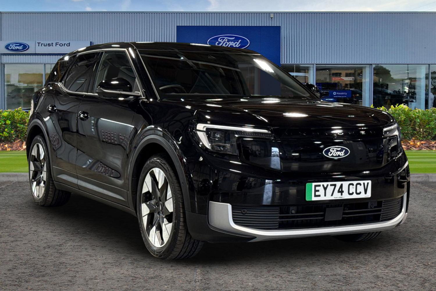 Ford Explorer Photo 0