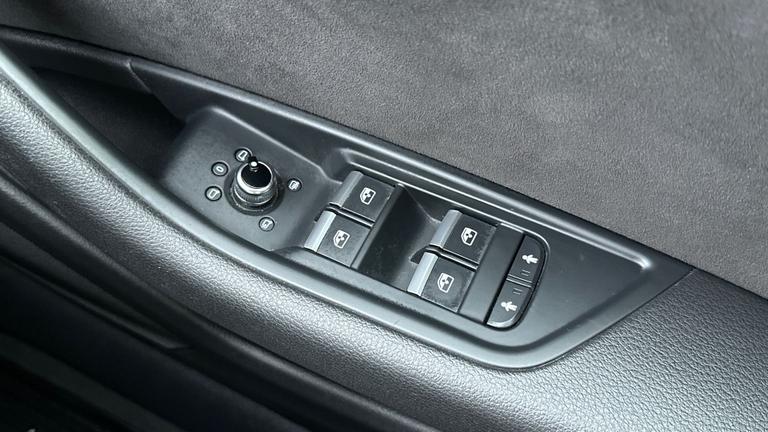 Used Audi A4 Avant AO69DVF 20