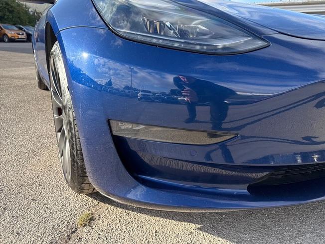 TESLA Model 3 Photo 21