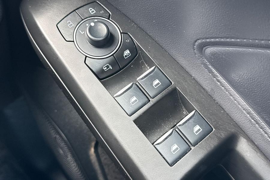 Ford FOCUS Photo autoimg-6eaad2b8710992717164df6a6c348b8d8472df1f.jpg