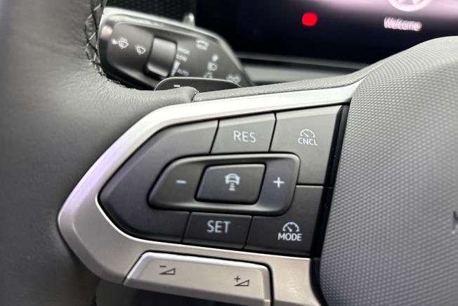 VOLKSWAGEN Tiguan Photo 16