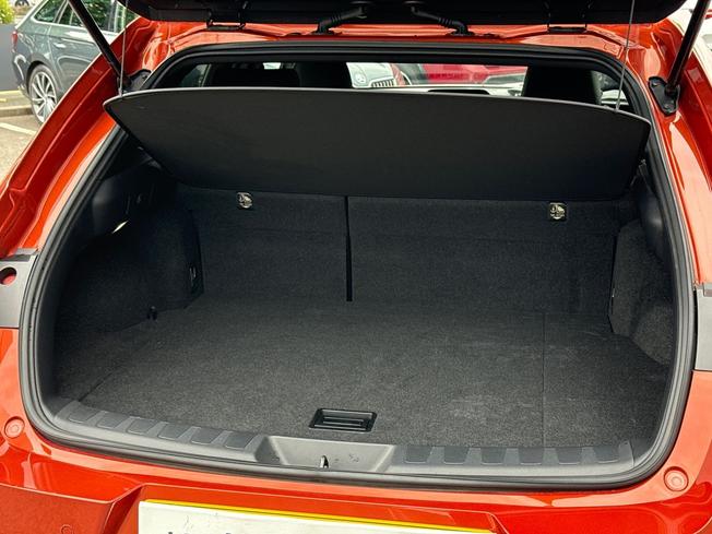 LEXUS Ux Photo 12