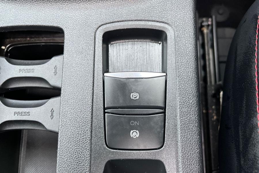 Ford Kuga Photo autoimg-6ebc221963799909ce886a490529dc1c6d1ad7ca.jpg