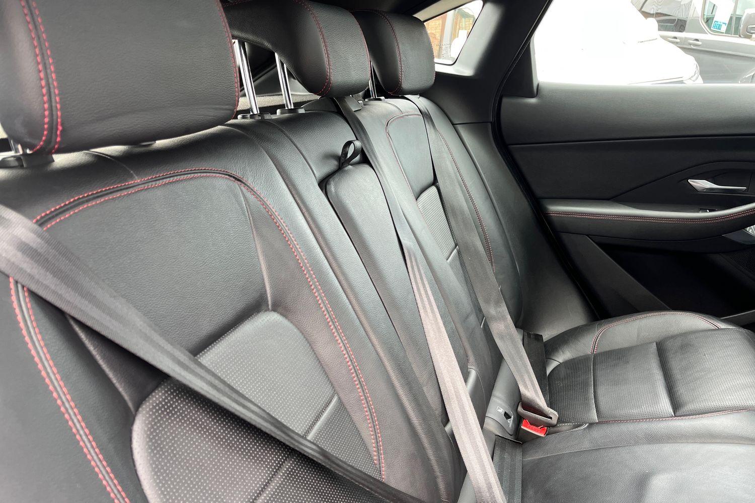 Jaguar E-PACE Photo 38