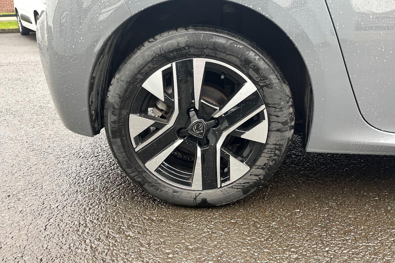 Peugeot 208 Photo 7