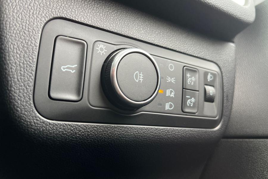 Ford Kuga Photo autoimg-6ec507f78f0b8d7557f497050cafffcc4289bf06.jpg
