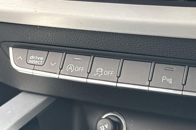 AUDI A4 Photo 25