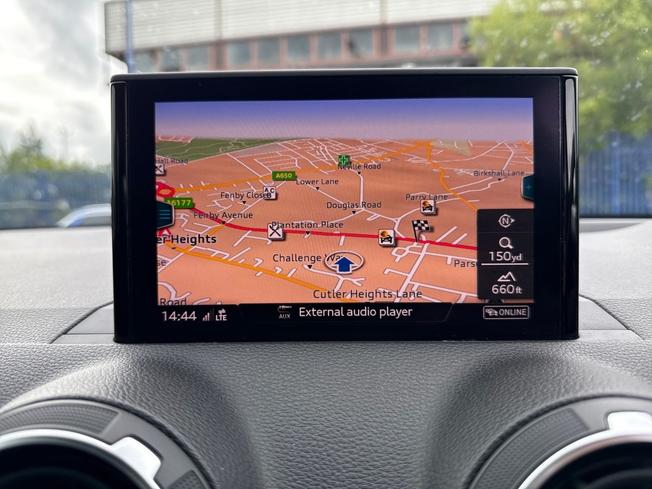 AUDI Sq2 Photo 38