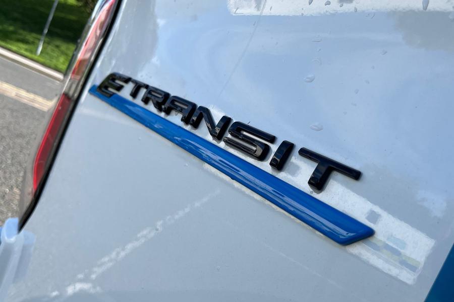 Ford E-TRANSIT CUSTOM Photo autoimg-6ed22511021216147b90a8b2288fc500500afefd.jpg