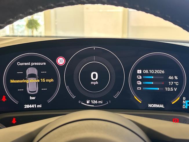 PORSCHE Taycan Photo 16