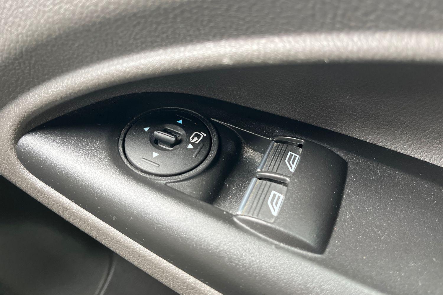 Ford TRANSIT CONNECT Photo 18