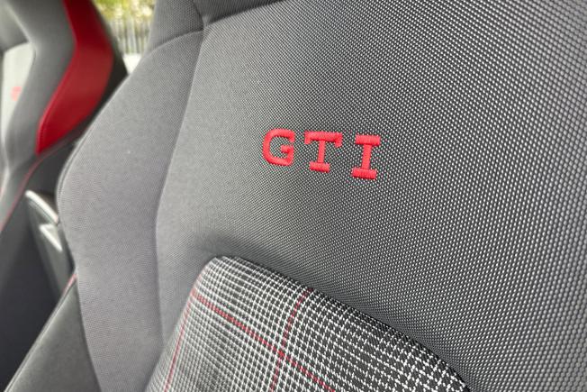 VOLKSWAGEN Golf Photo 46