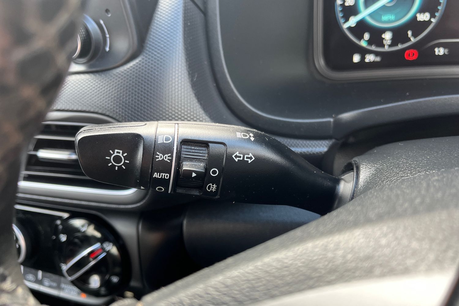 Hyundai KONA Photo 13