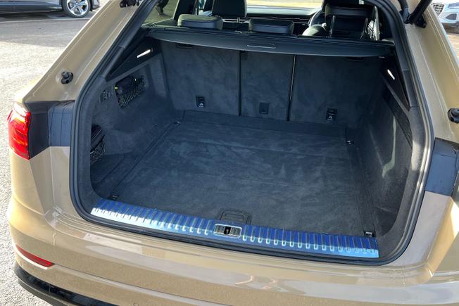 AUDI Q8 Photo 12